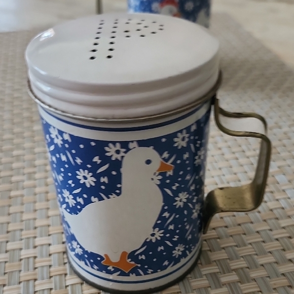 Vintage Blue and White Chicken/Duck S+P Shakers - Picture 3 of 6